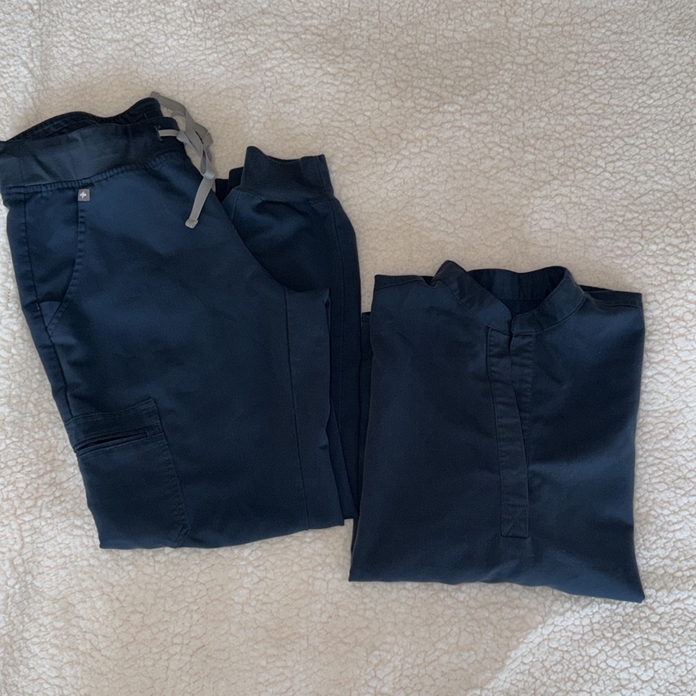 Figs Dark Harbor Set - Rafaela top with Zamora joggers